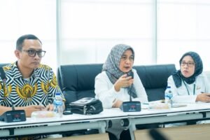Kunjungi TPS, Kemenko Infrastruktur Tinjau Penguatan Konektivitas Maritim dan Multimoda di Pelabuhan Tanjung Perak